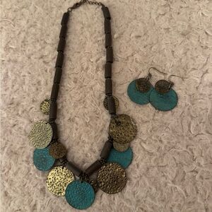 Elegant Turquoise and Gold Necklace and Earring Set
